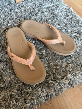 REEF Tan Cushion Flip Flop Sandals size 8